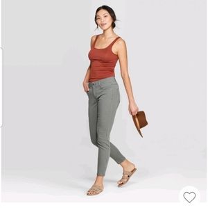 Women's mid rise skinny pants